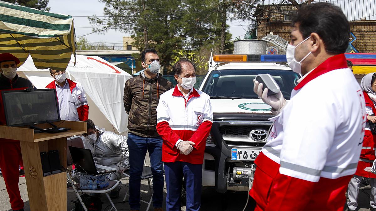 ویدئوکنفرانس رئیس جمهور با سرپرست جمعیت هلال احمر و امدادگران در عوارضی تهران قم/ دکتر همتی: غربالگری 10 میلیون و 700 هزار نفر از مسافران نورزوی تا روز چهارم نوروز